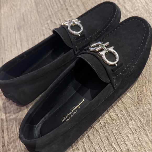 Ferragamo Berra Reversible Suede Driver Loafers. - Picture 6 of 8